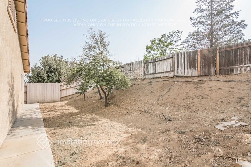 Building Photo - 973 Halfmoon Ct N