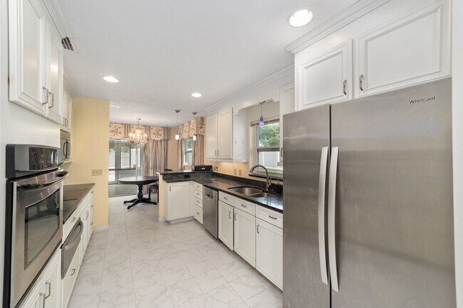 Building Photo - Beautiful 3/2 in Forest Ridge