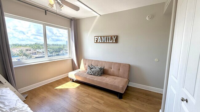 Building Photo - 401 Golden Isles Dr