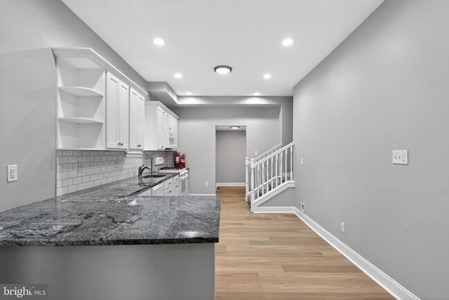 Building Photo - 325 Monmouth St