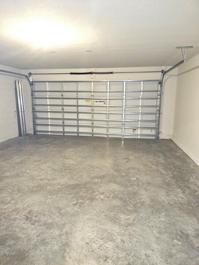 Building Photo - 3681 SW Haines St