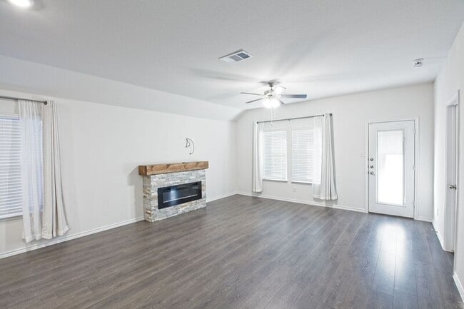 Building Photo - 1111 Emerald Gate Dr