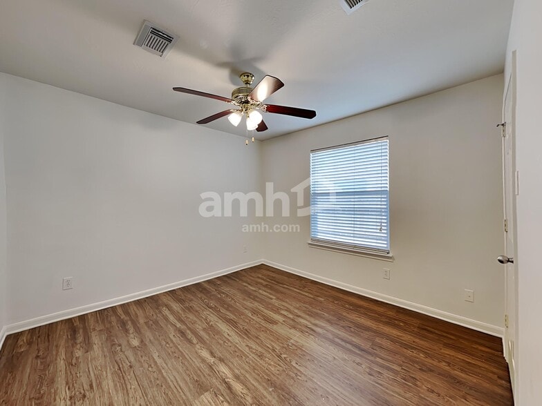 Building Photo - 2207 Shady Pine Dr