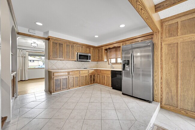 Building Photo - $3,095.00 - 3 Bedrooms, 2 Bathrooms Single Family Home in Arvada with Cozy Fireplace!