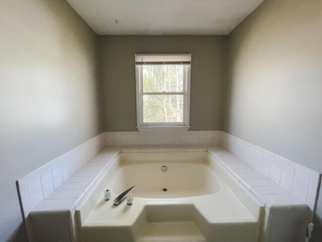 Building Photo - 2021 Hunters Cove Dr