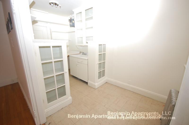 Building Photo - 235 Park Dr