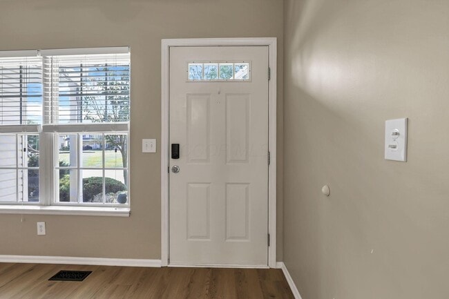 Building Photo - 1218 Green Dr