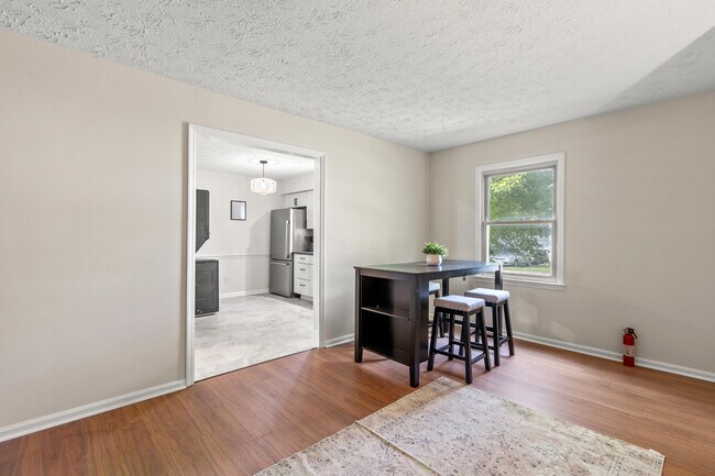 Building Photo - 104 Pleasantview St