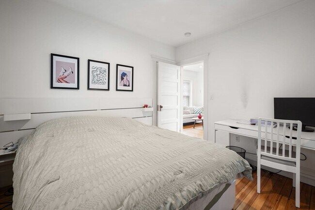 Building Photo - 10 Bowdoin St