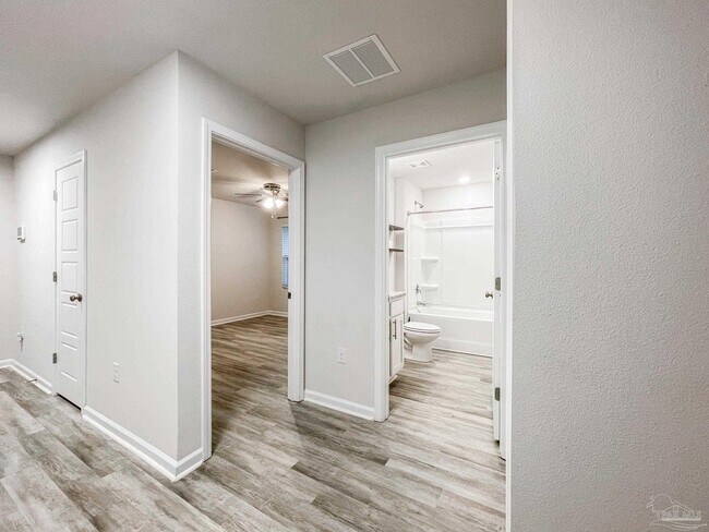 Building Photo - 9627 Angel Oak Dr