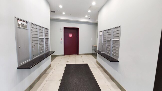 Building Photo - 313 W 23rd St