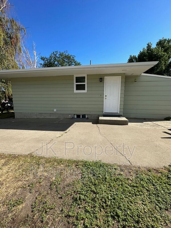 Building Photo - 319 Beth Dr