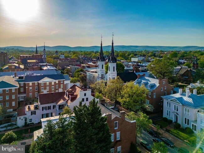 Building Photo - 10 W All Saints St