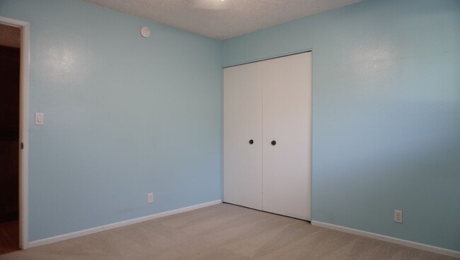 Building Photo - Single-Family Home in a Prime Location.