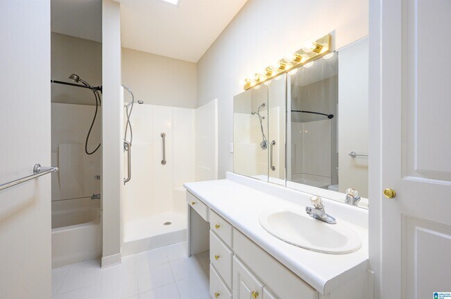 Building Photo - 1525 Jacobs Cir