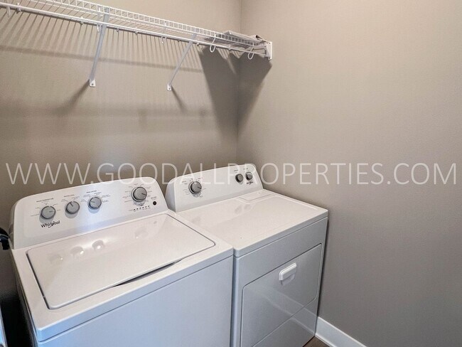 Building Photo - 4 bedroom 3 bathroom Ranch style home with finished basement in Waukee