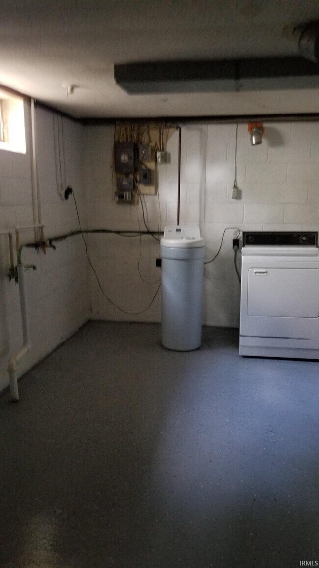 Building Photo - 1025 Hillcrest Rd