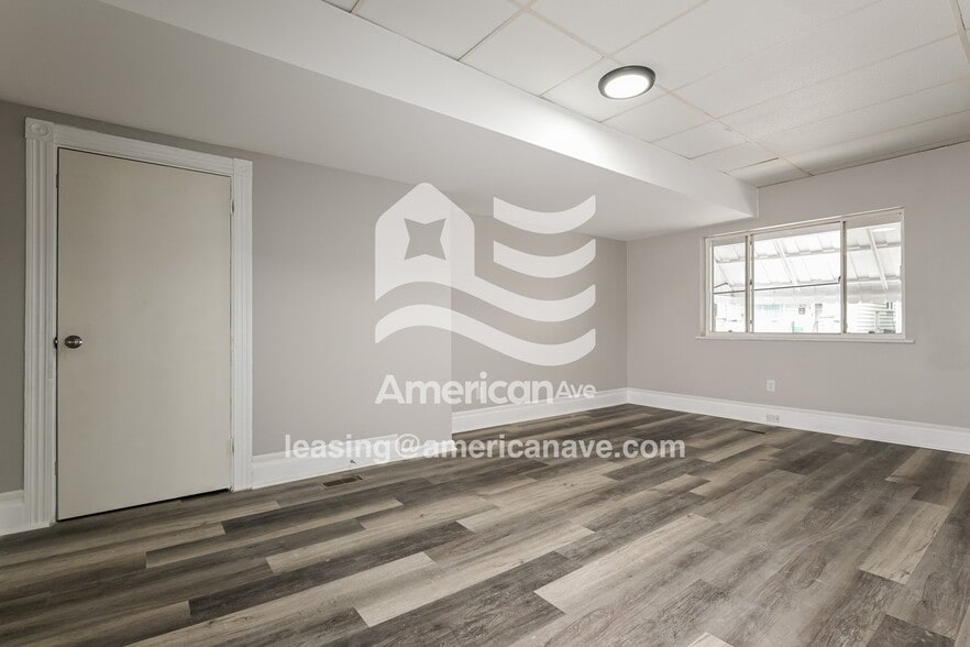 Building Photo - 1009 Woods Run Ave