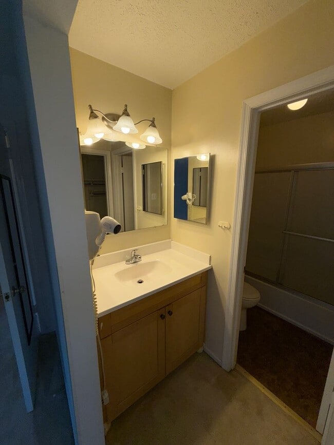 Building Photo - Charming Condo in Gaithersburg, MD