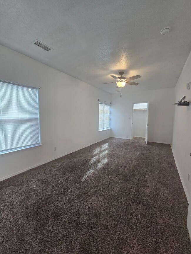 Building Photo - 5325 Caprock Ct NE