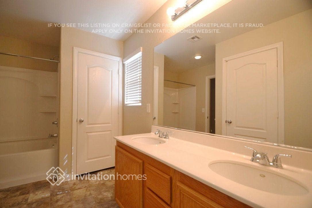 Building Photo - 10670 Cherry Ridge Ct