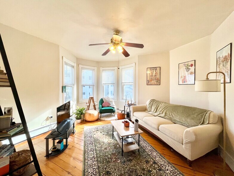 Building Photo - 19 Sachem St