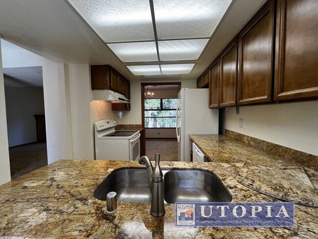 Building Photo - 2726 Hampton Ln