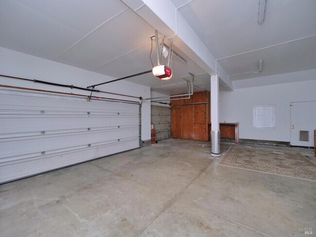 Building Photo - 3500 Crownridge Dr