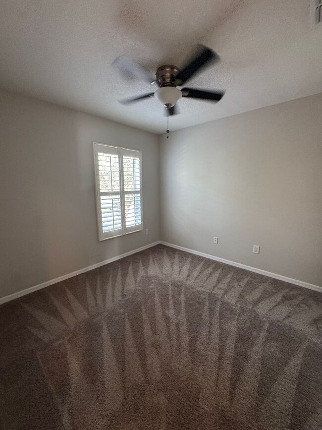 Building Photo - Avalon Park: 3 Bedroom, 2.5 Bath, 2 Car Garage Townhome