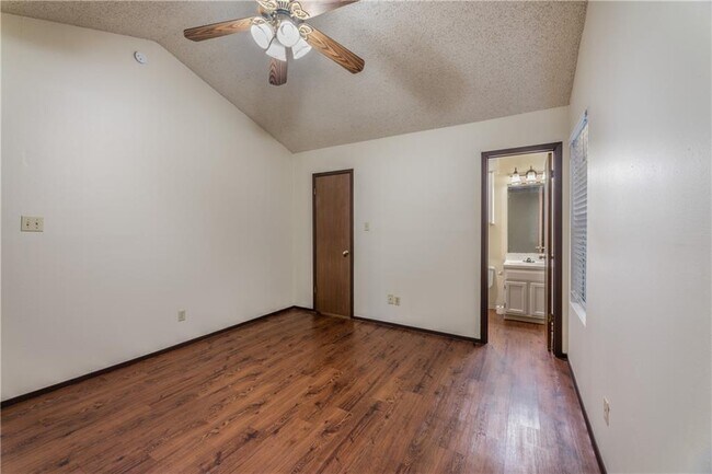 Building Photo - 8806 Piney Point Dr