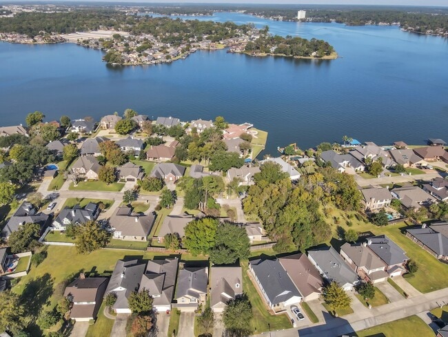 Building Photo - 130 April Cove