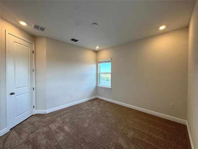 Building Photo - 1900 Sunshine Peak Dr