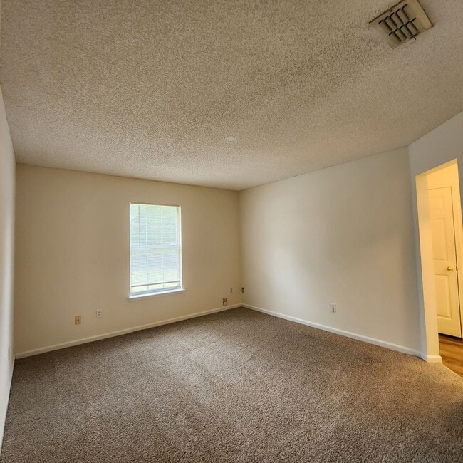 Building Photo - 3/2 Single Family