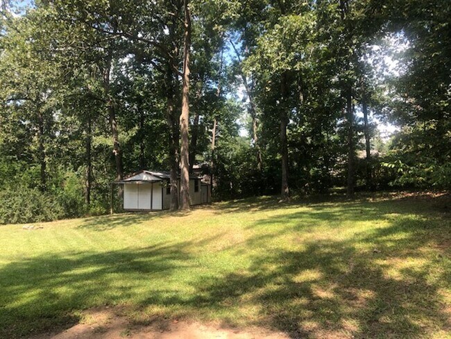 Building Photo - Travelers Rest !! 3 BR, 2 BA with Great Living Space - Den, Bonus Room, Primary Suite has a HUGE ...