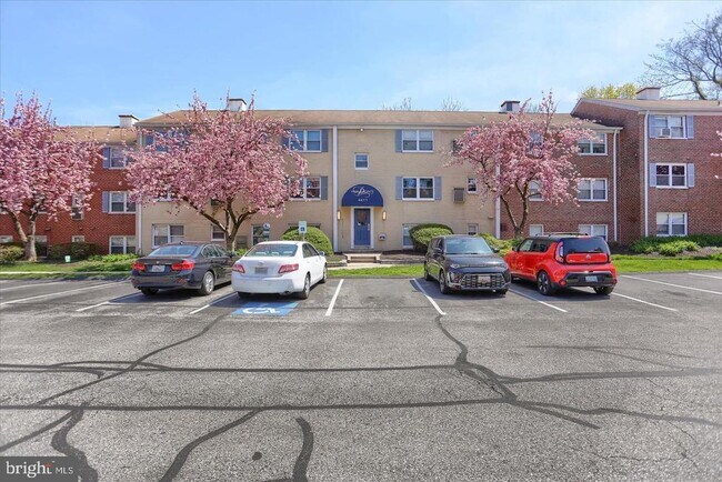Building Photo - 4411 Falls Bridge Dr