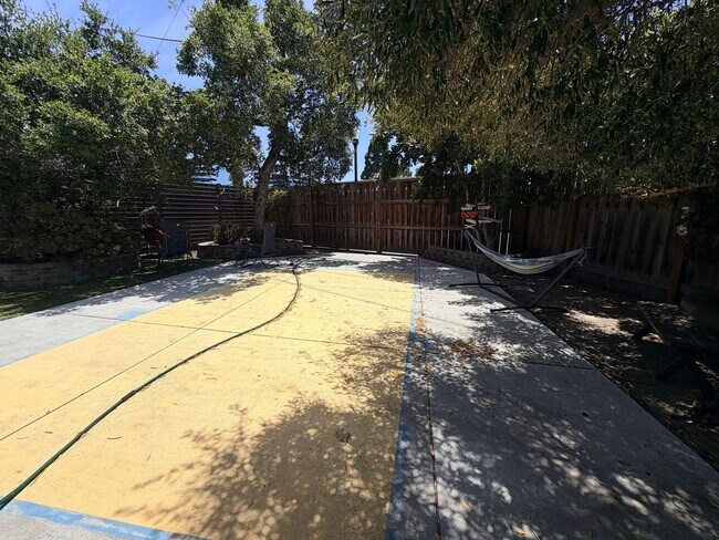 Building Photo - San Mateo 4Bed/2Ba Eichler Home with Putting Green, Vegetable Garden & Designer Finishes