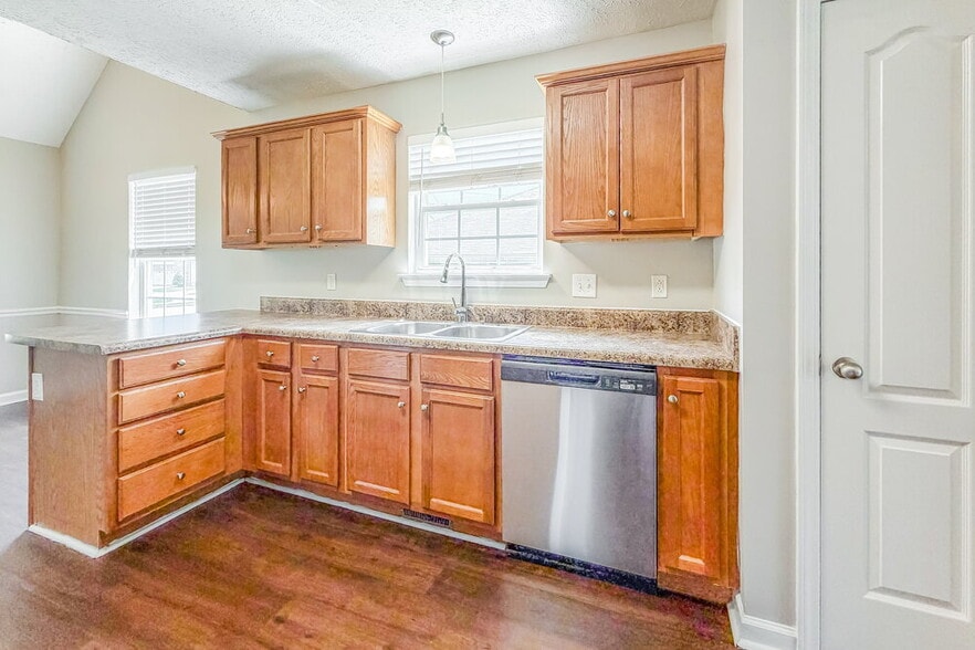 Building Photo - 2816 Windcrest Tr