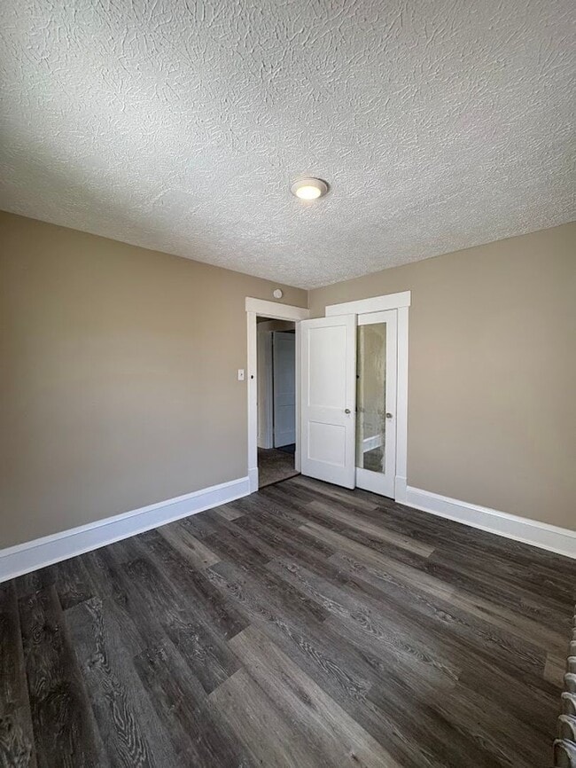 Building Photo - Four bedroom one bathroom home for rent