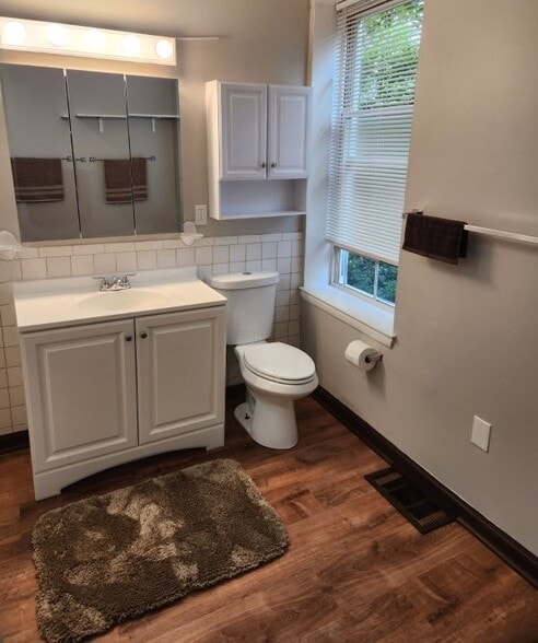 2nd Floor Bathroom - 1425 Hamlin St