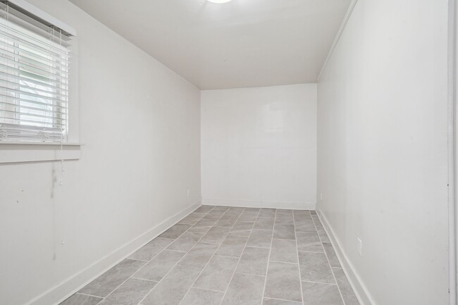 Building Photo - 312 Elmeer Ave
