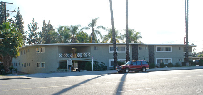 Building Photo - Rowland Palms