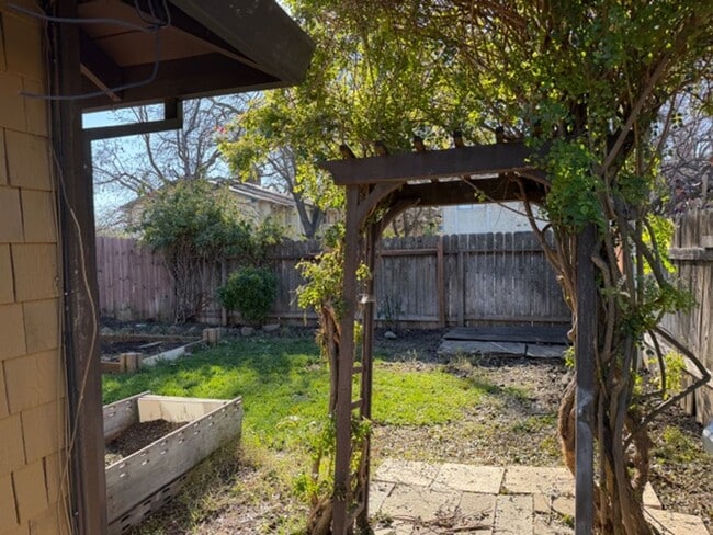 Building Photo - 77-79 West Clover St