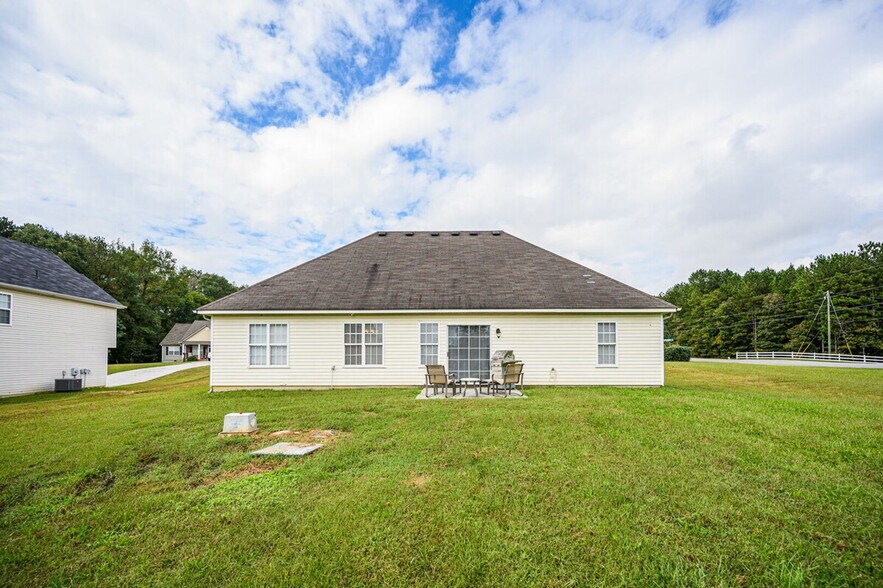 Building Photo - 11 Cobblestone Dr NW