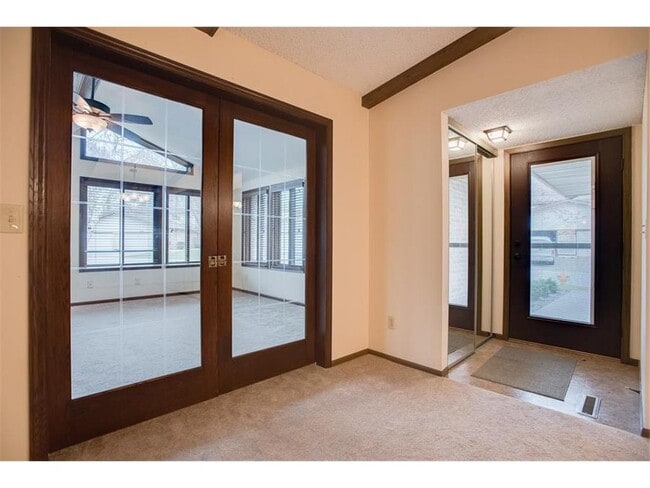 Building Photo - 1041 Zanzibar Ln N