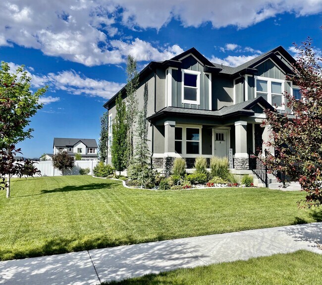 Building Photo - 466 E Delano Peak Rd