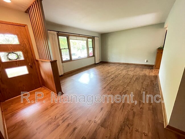 Building Photo - 6240 Jupiter Rd NE