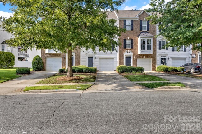 Building Photo - 940 Tiger Ln
