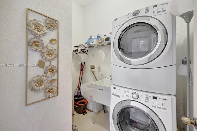 Building Photo - 10420 SW 229th Ln