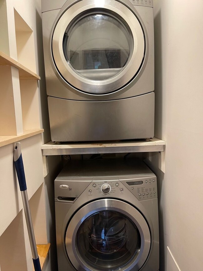 Building Photo - Renovated 3 Bedroom 2 Bathroom House Across From The Park