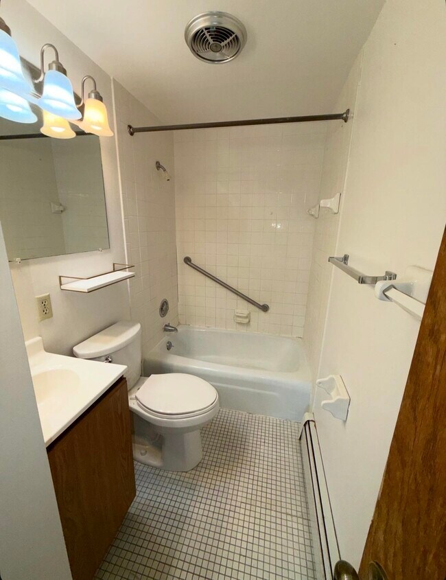 Building Photo - 221 Nautilus Dr